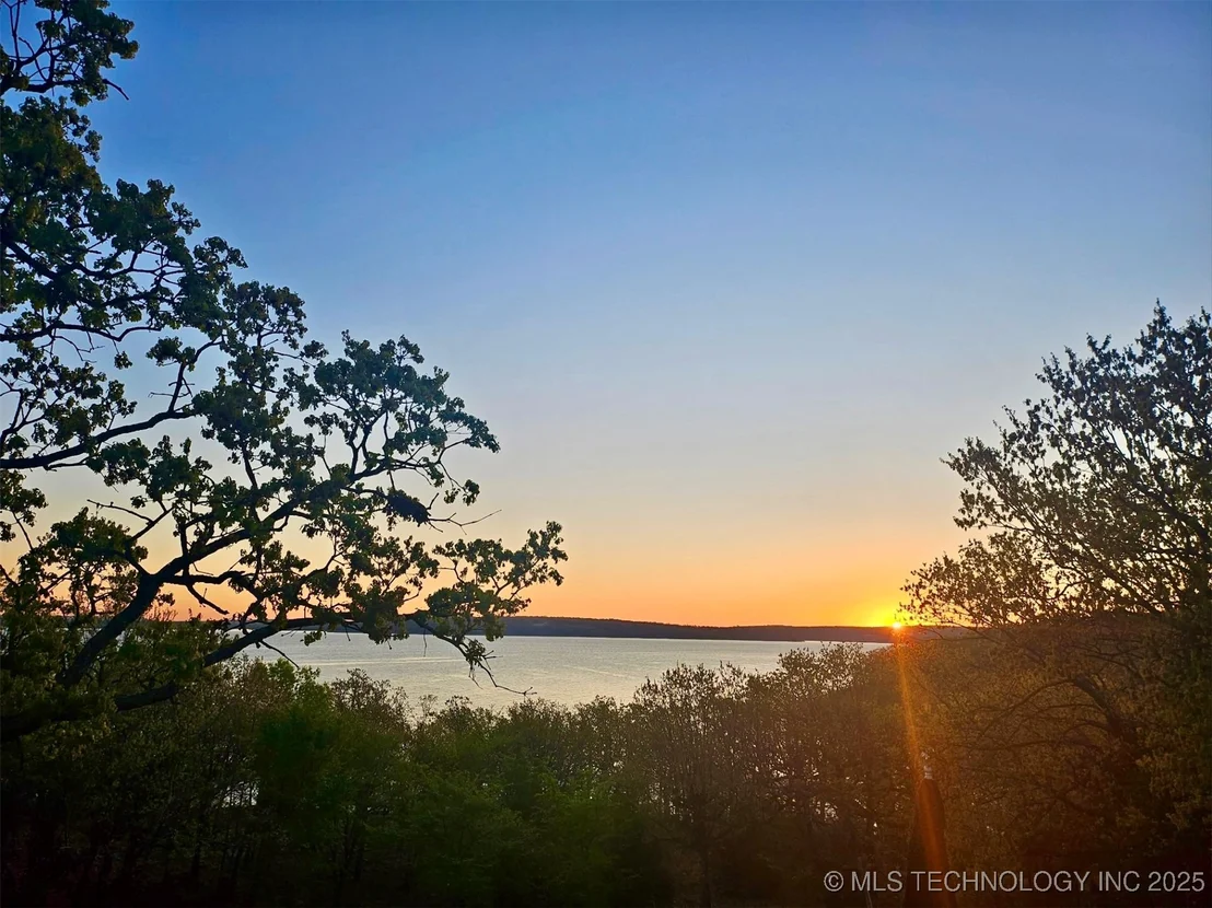 Photo of 1048 Robin Hood Road