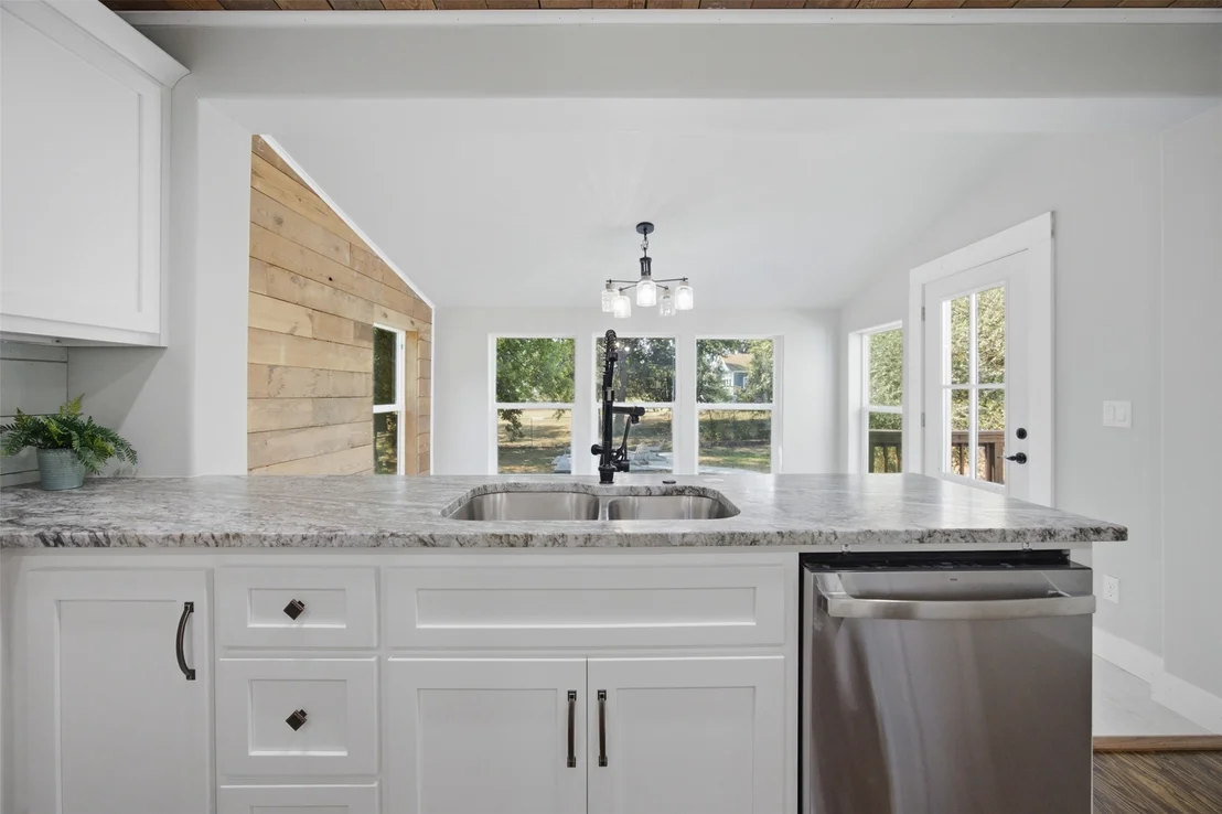 Photo of 206 Broadway Avenue