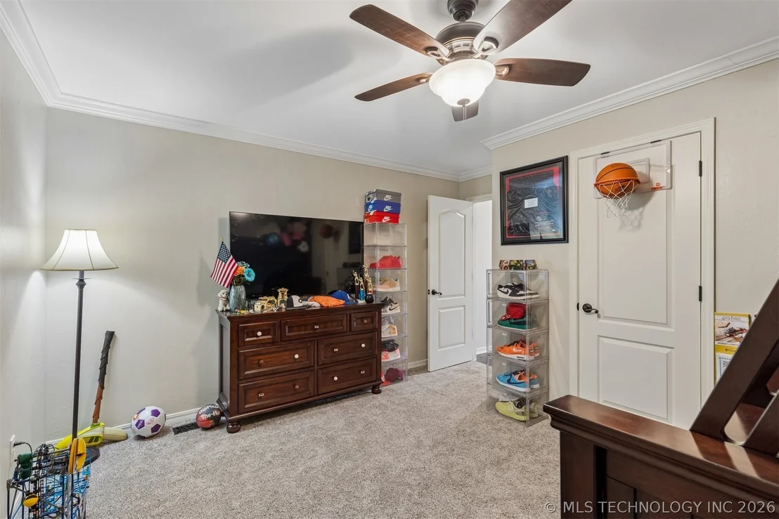 Photo of 930 E 14th