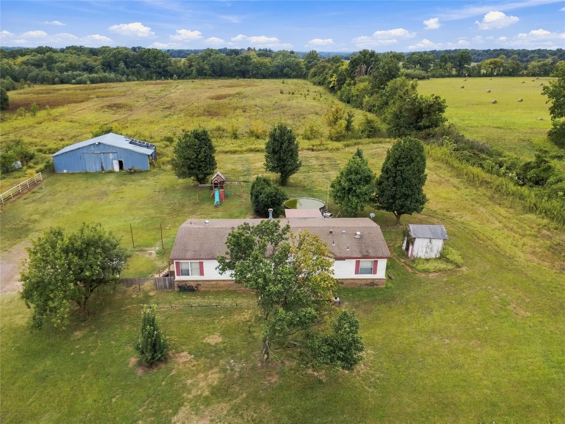 Photo of 394107 E 1150 Road
