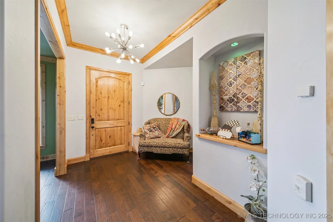Photo of 908 W 9th Street