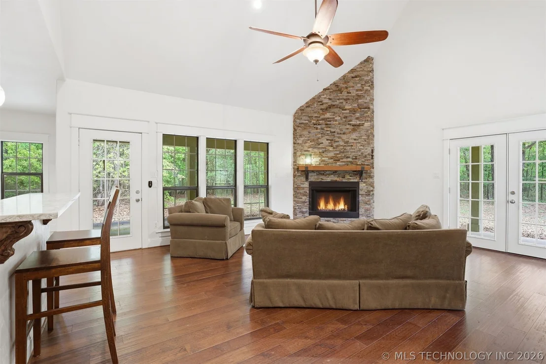 Photo of 900 W Hardesty Road