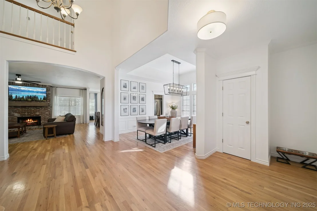 Photo of 305 N Forest Ridge Boulevard
