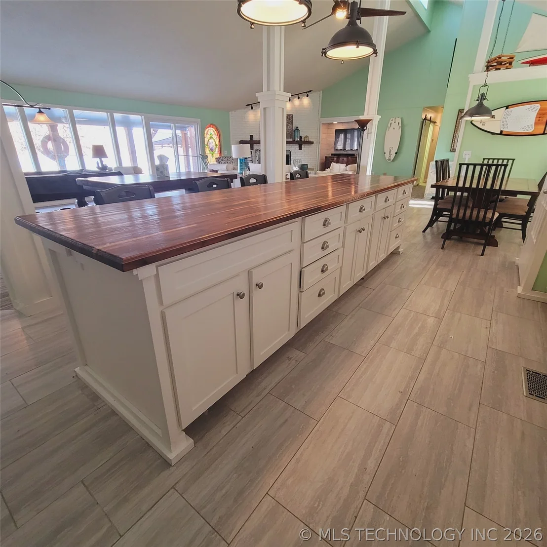 Photo of 105 Lakeview Drive