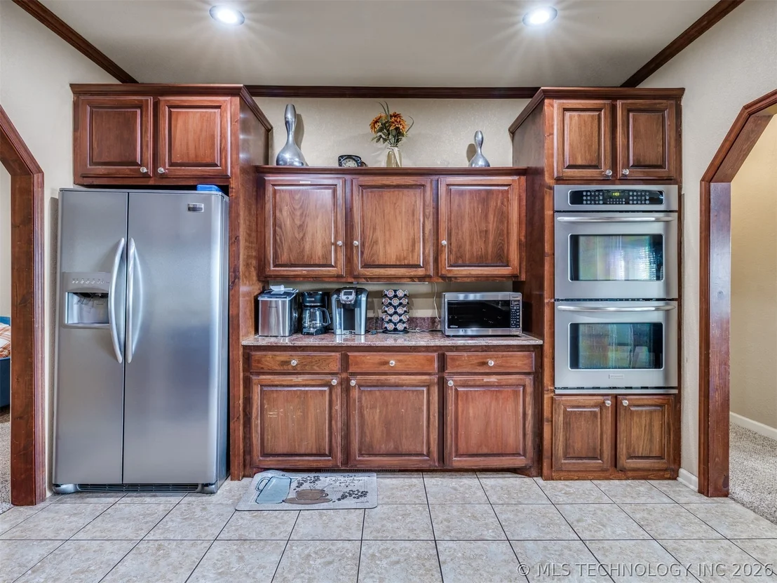 Photo of 332 E Highland Avenue