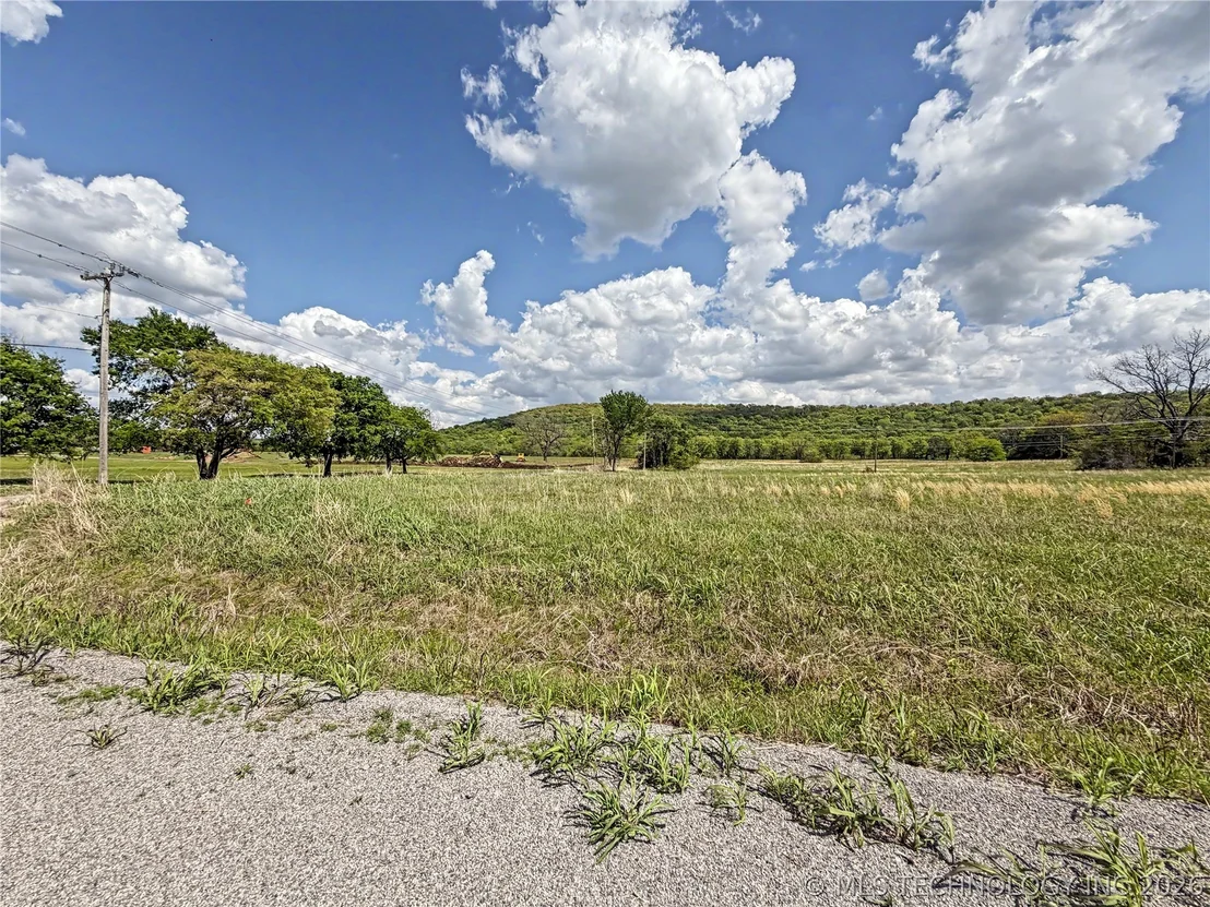 Photo of 433 S Thunder Road