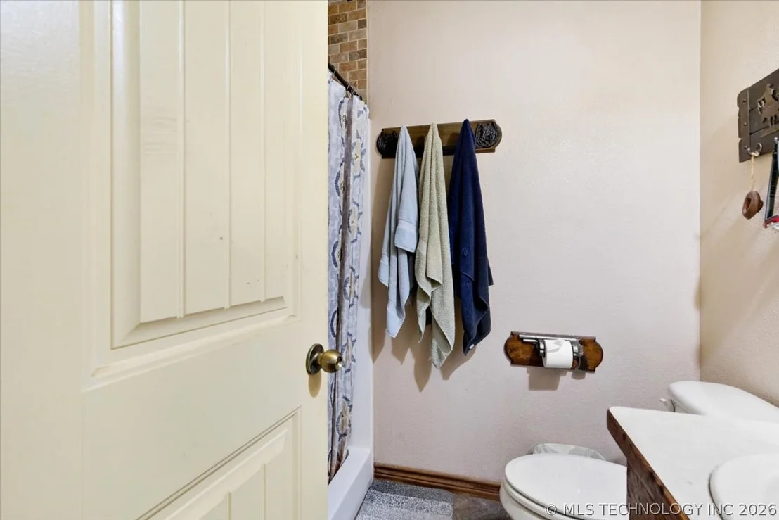 Photo of 2576 Winnett Road