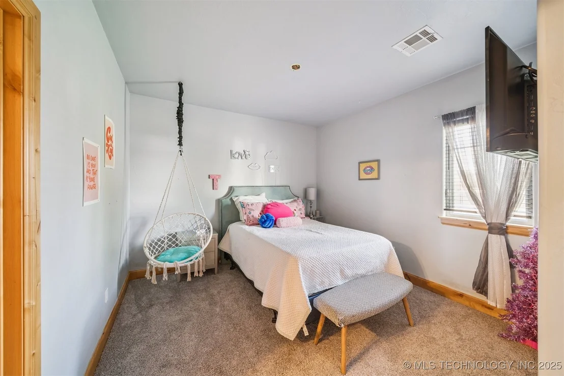 Photo of 908 W 9th Street