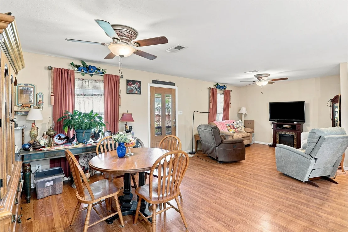 Photo of 208 W Umstead