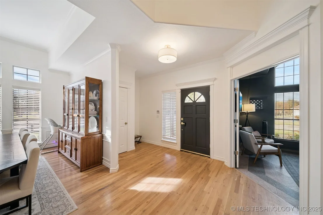 Photo of 305 N Forest Ridge Boulevard