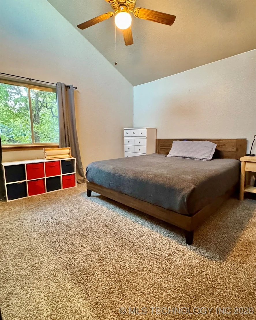 Photo of 1048 Robin Hood Road