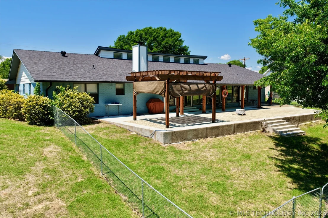 Photo of 105 Lakeview Drive