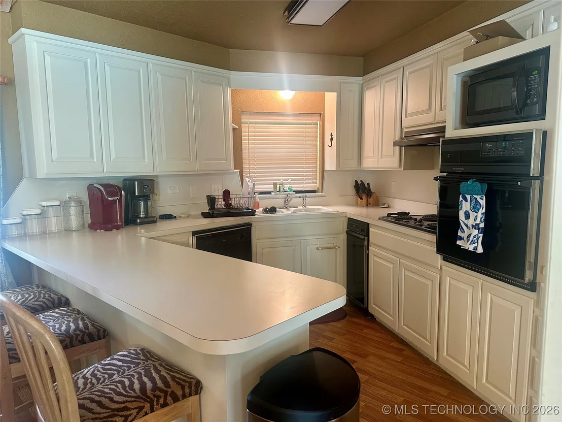 Photo of 1372 Warren Road