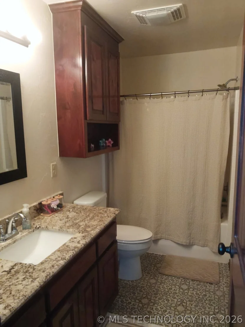 Photo of 2216 Bristol Road