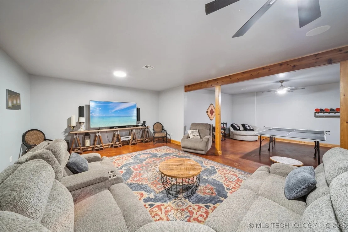 Photo of 908 W 9th Street