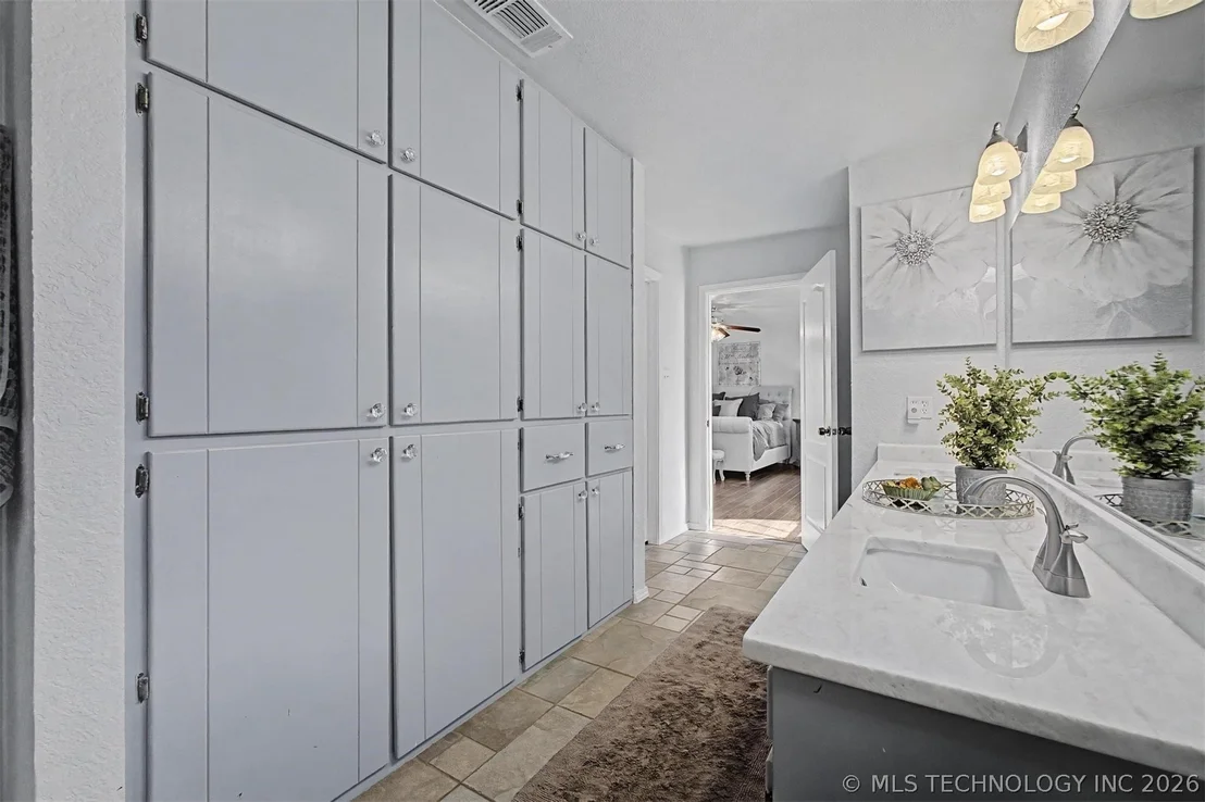 Photo of 5328 Monroe Road