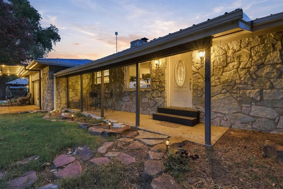Photo of 2828 Riverview Road