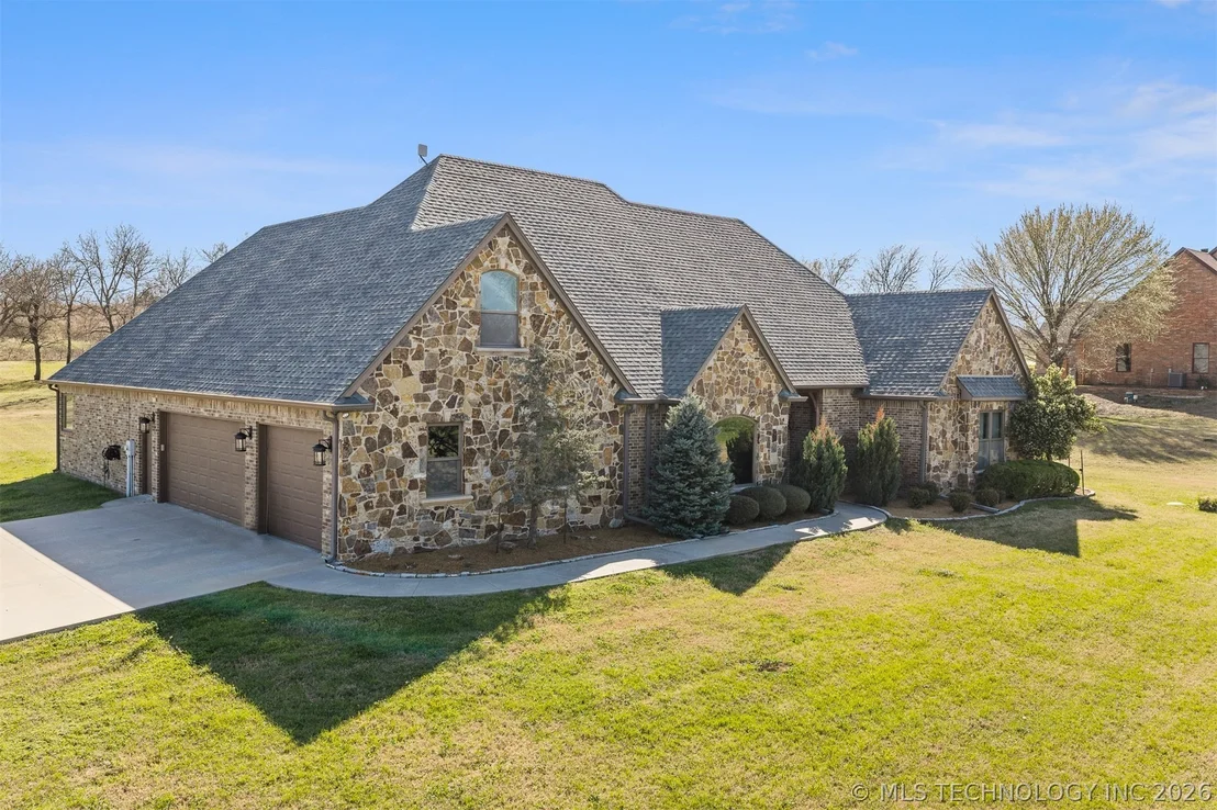Photo of 1451 Gateway Road
