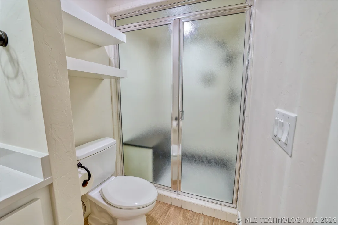 Photo of 1296 Robin Hood