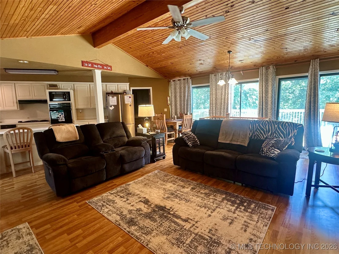 Photo of 1372 Warren Road