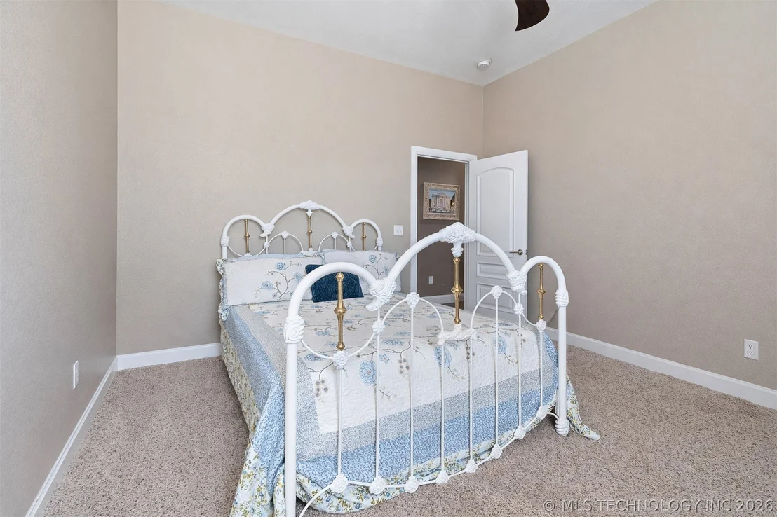 Photo of 1451 Gateway Road