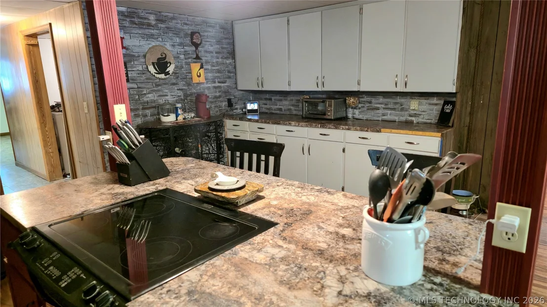 Photo of 417566 E 1140 Road