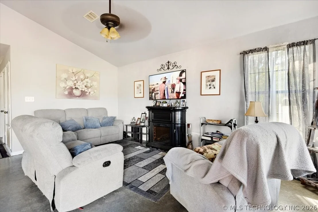 Photo of 2576 Winnett Road