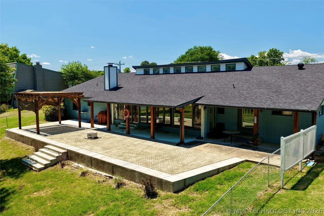 Photo of 105 Lakeview Drive