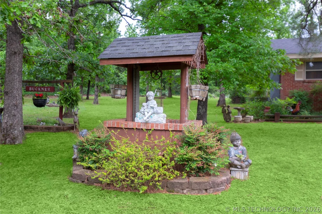 Photo of 105 W Mockingbird Lane
