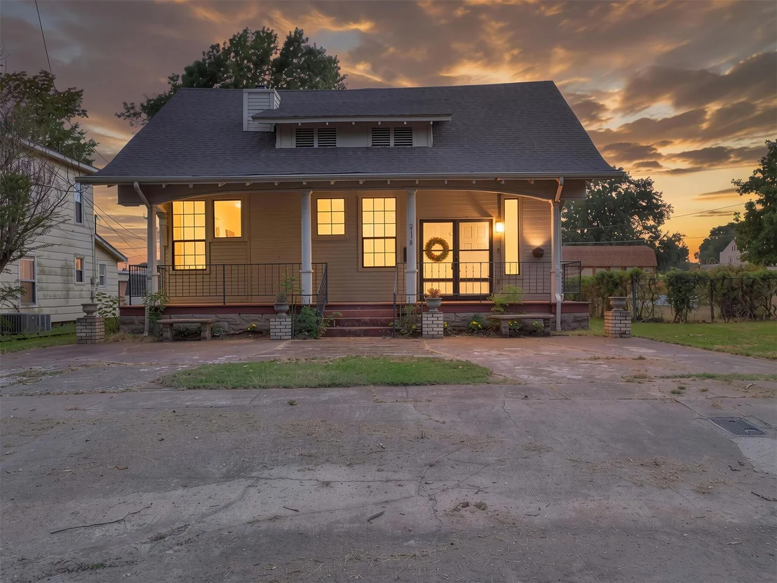 Photo of 211 N State Street