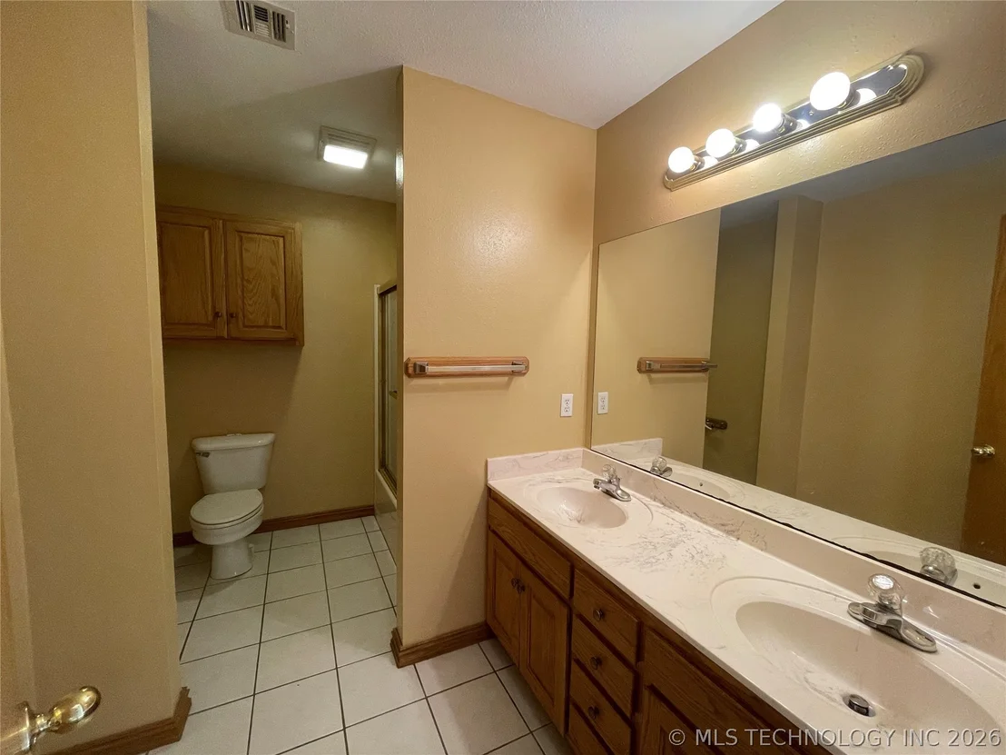 Photo of 3700 Shefield