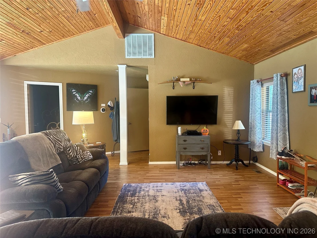 Photo of 1372 Warren Road