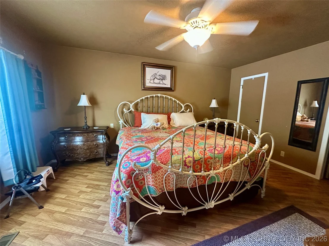 Photo of 1372 Warren Road