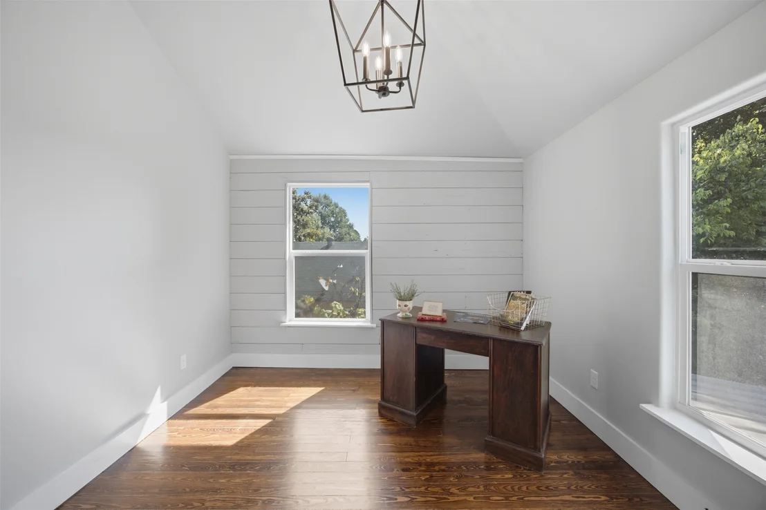 Photo of 206 Broadway Avenue