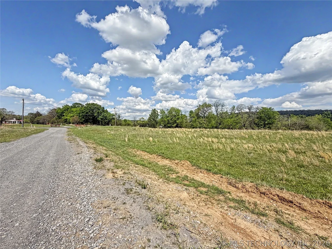 Photo of 404 S Thunder Road