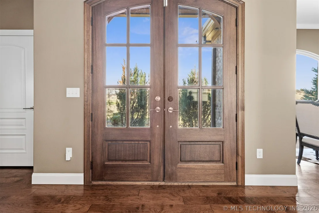Photo of 1451 Gateway Road
