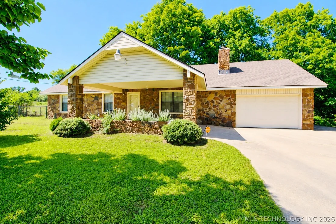 Photo of 15895 Briar Road