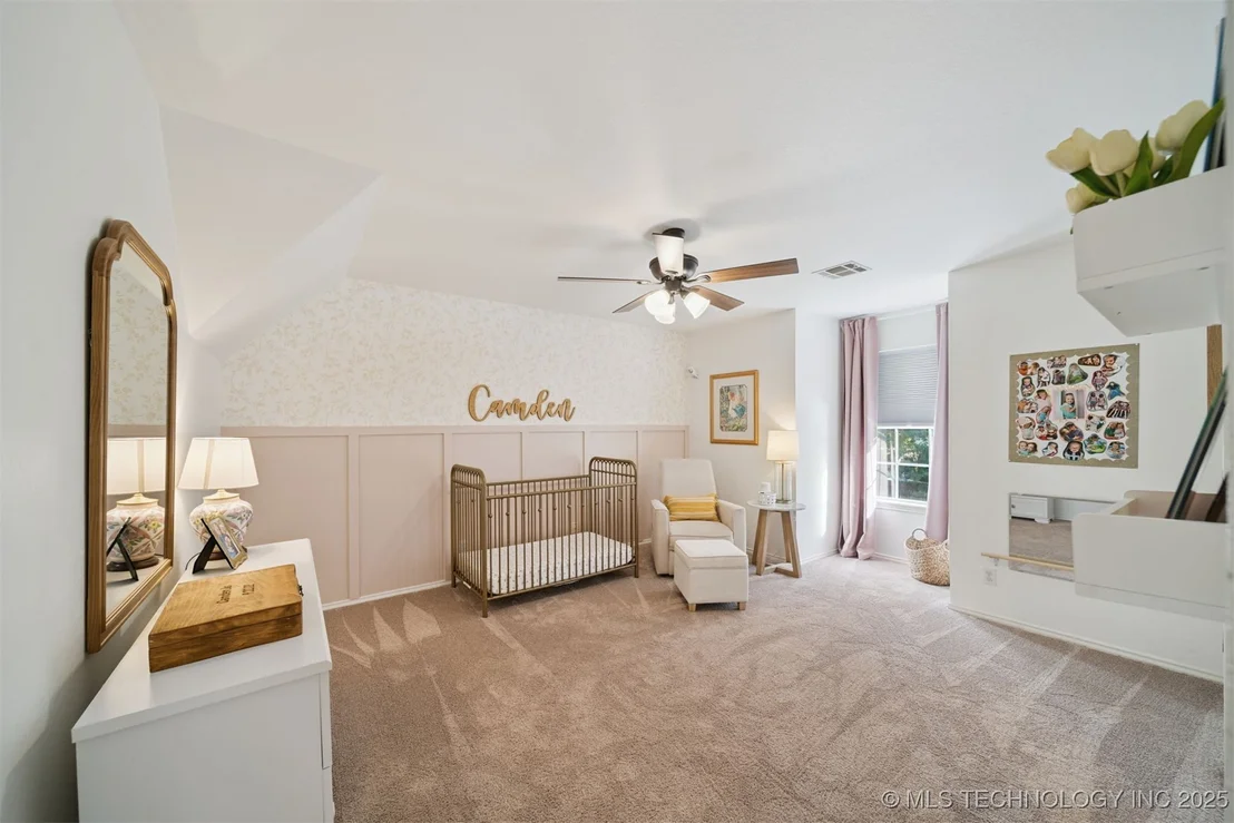 Photo of 305 N Forest Ridge Boulevard