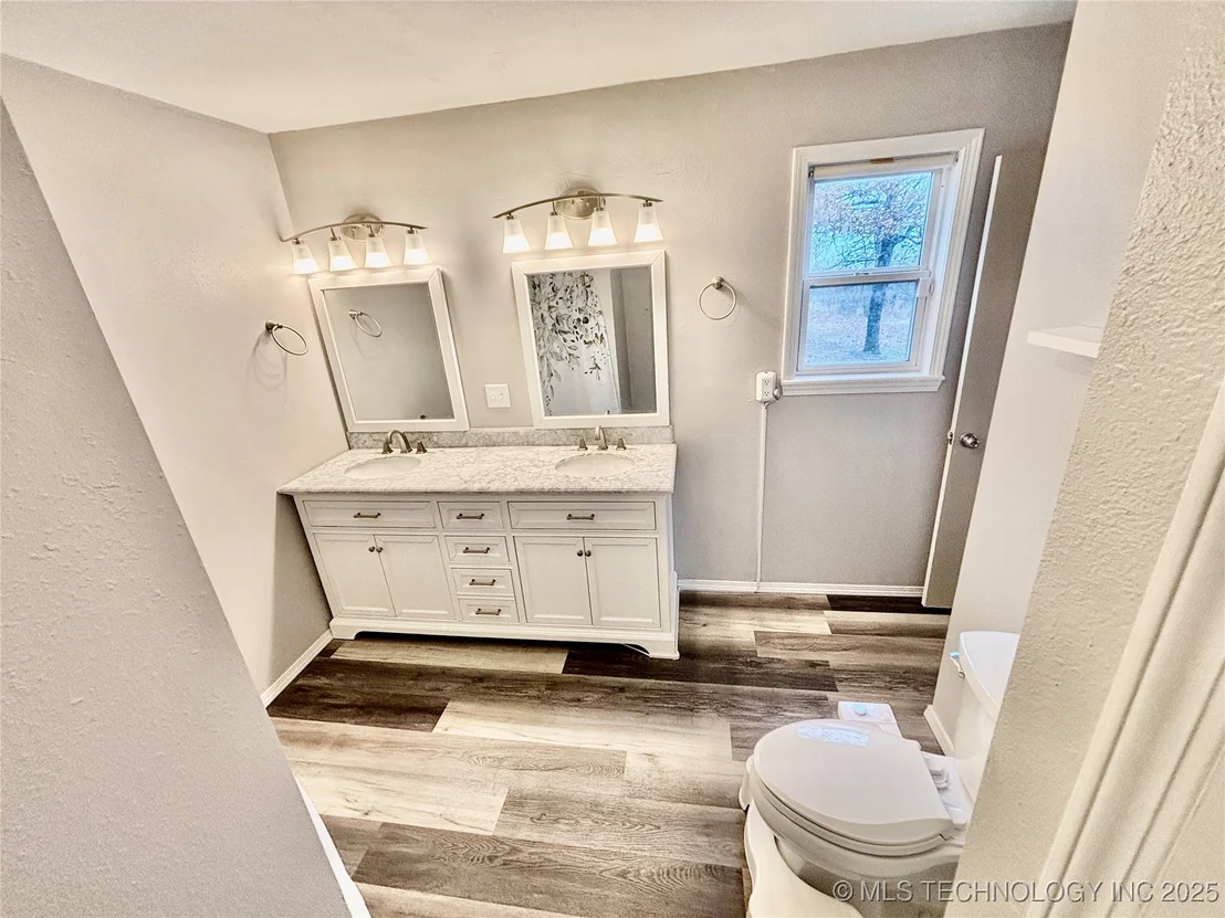Photo of 413804 E 1212 Road