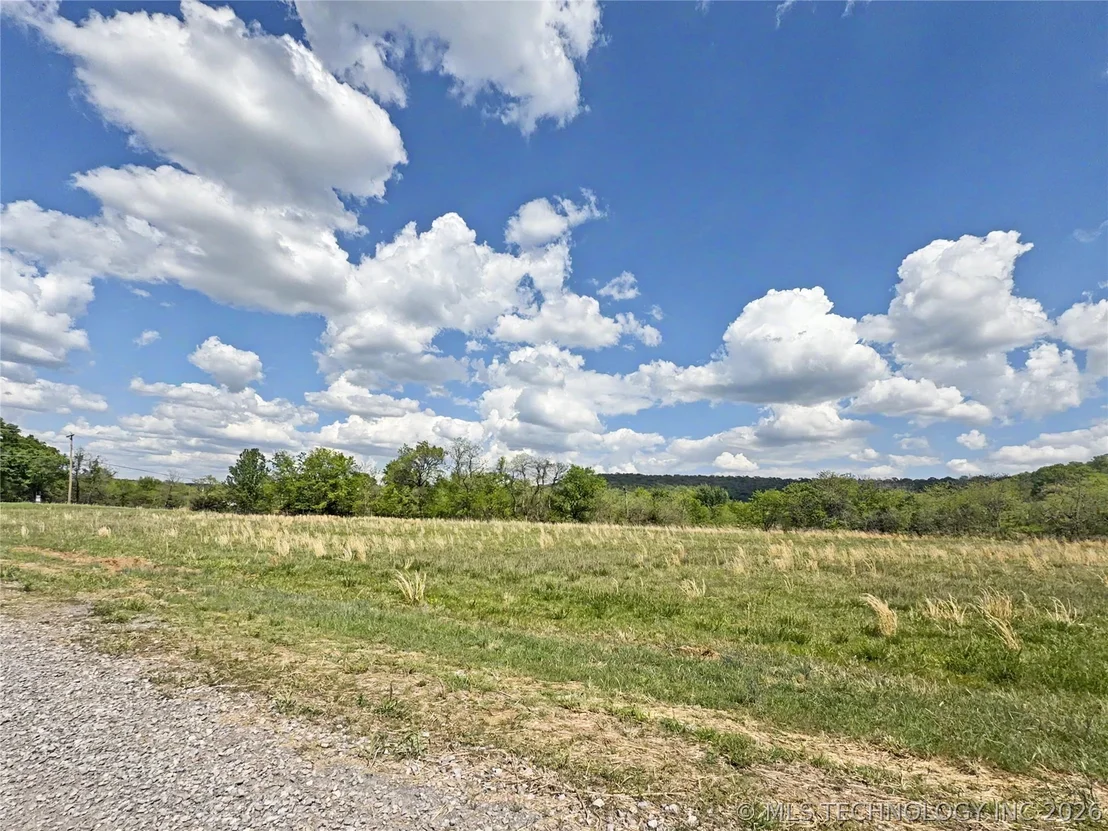Photo of 404 S Thunder Road