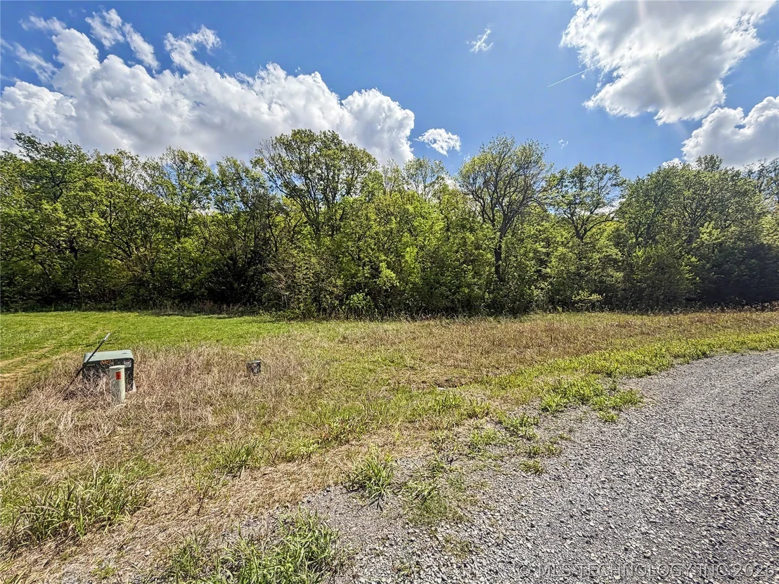 Photo of 421 S Thunder Road