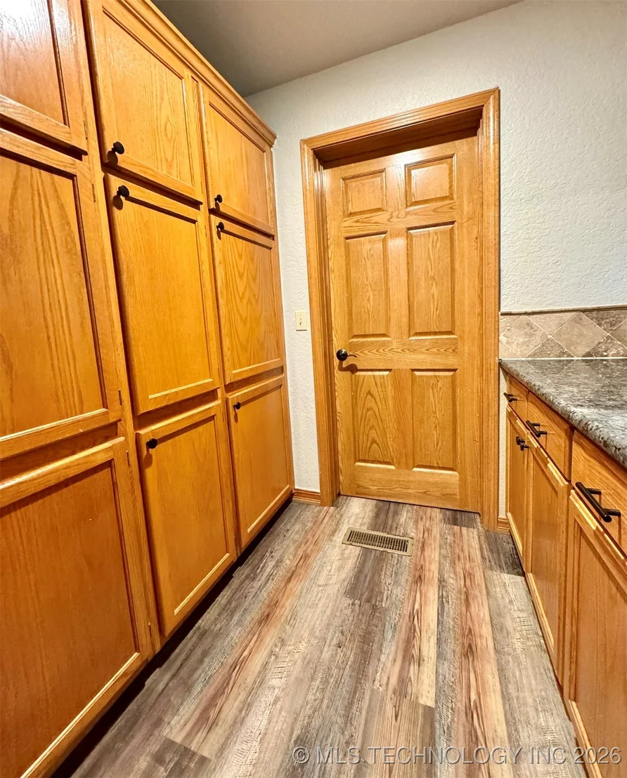 Photo of 1048 Robin Hood Road