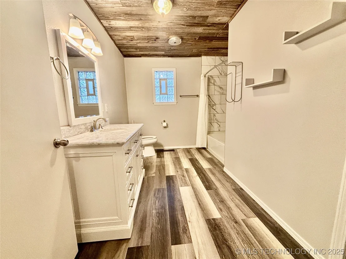 Photo of 413804 E 1212 Road