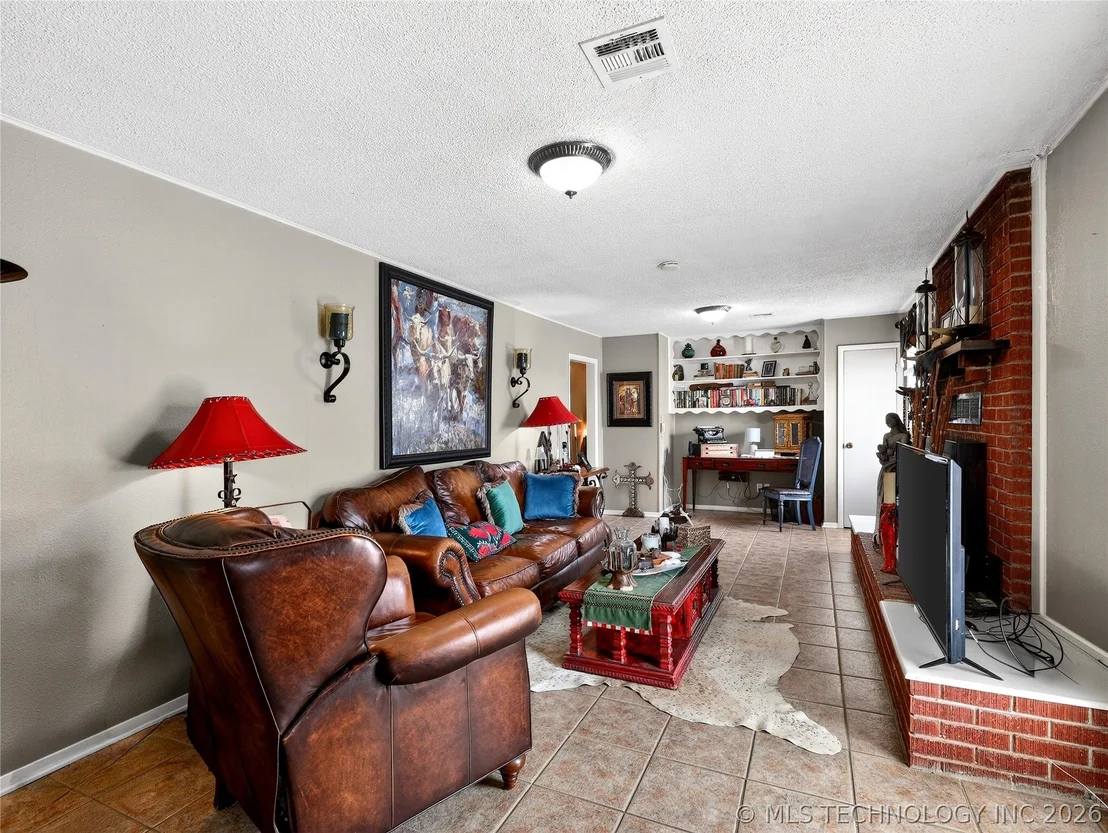 Photo of 21185 E Highway 9