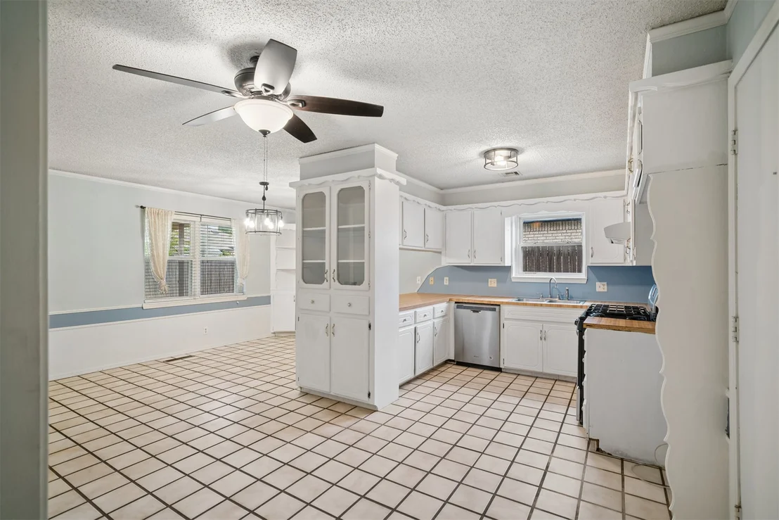 Photo of 903 Holmes