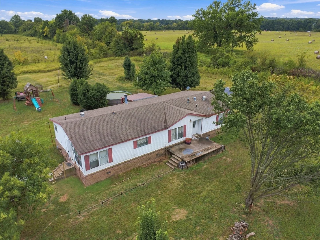 Photo of 394107 E 1150 Road