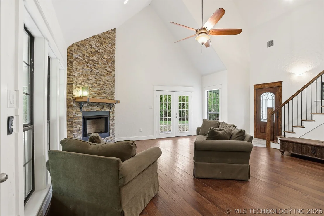 Photo of 900 W Hardesty Road