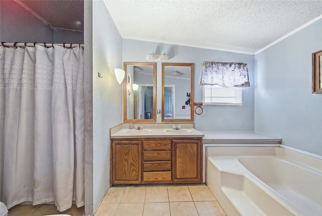 Photo of 394107 E 1150 Road