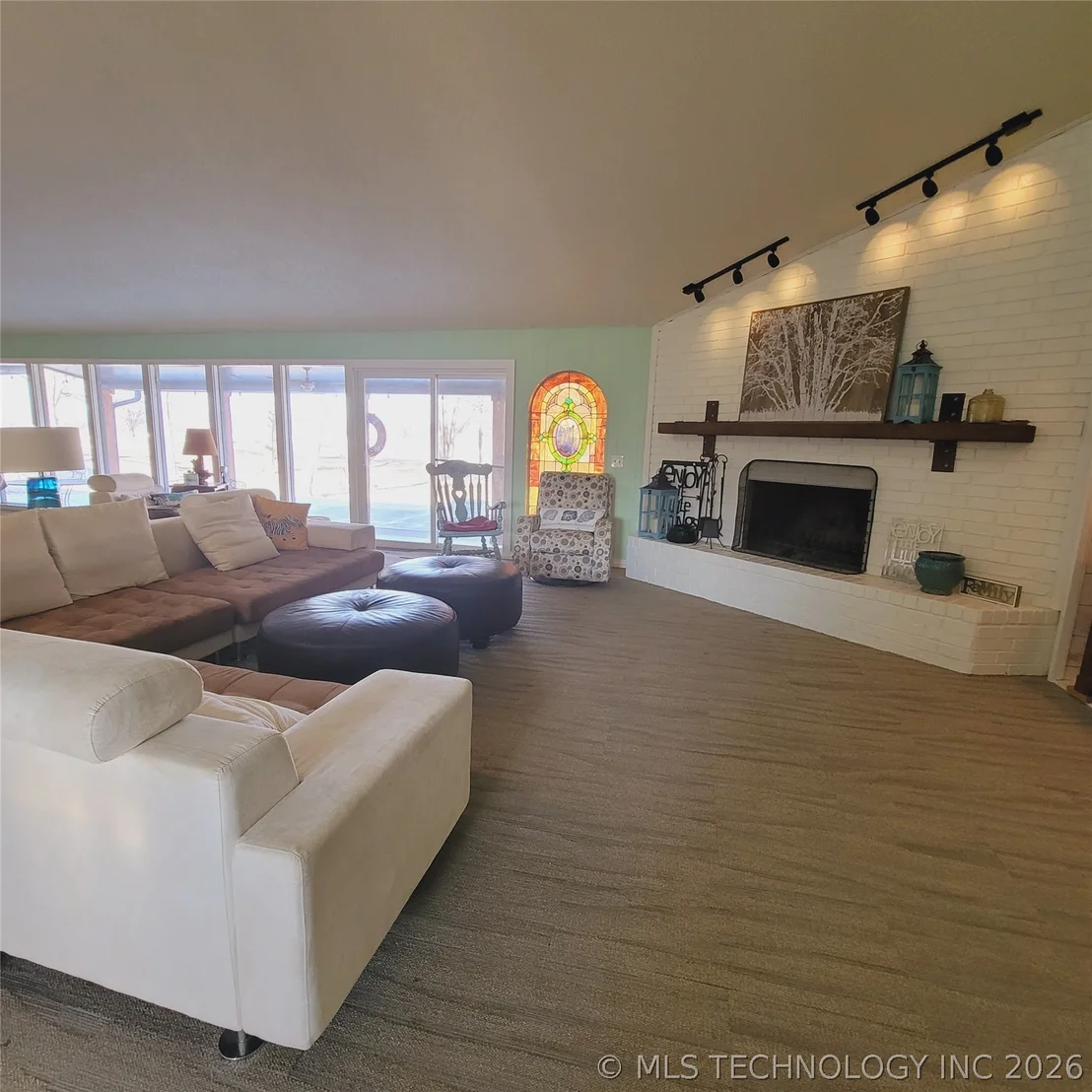 Photo of 105 Lakeview Drive