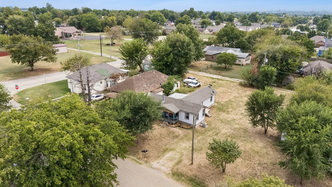 Photo of 1335 E Maple St